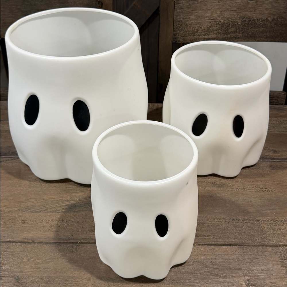 Viral Dollar General Ghost Planters‎ (set of 3) 
Ghost Shaped White Planters Set